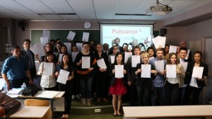  Les participants de Puissance 3 et leurs diplômes après une journée de présentations